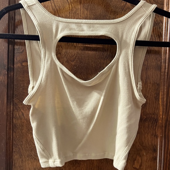 Lululemon crop tank with cutout chest. Size 4 - Picture 3 of 6
